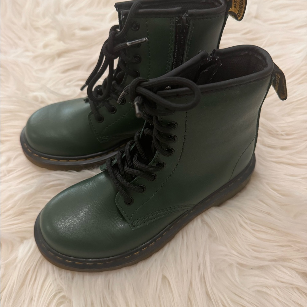 Pre-loved Dr.Martens girls boots